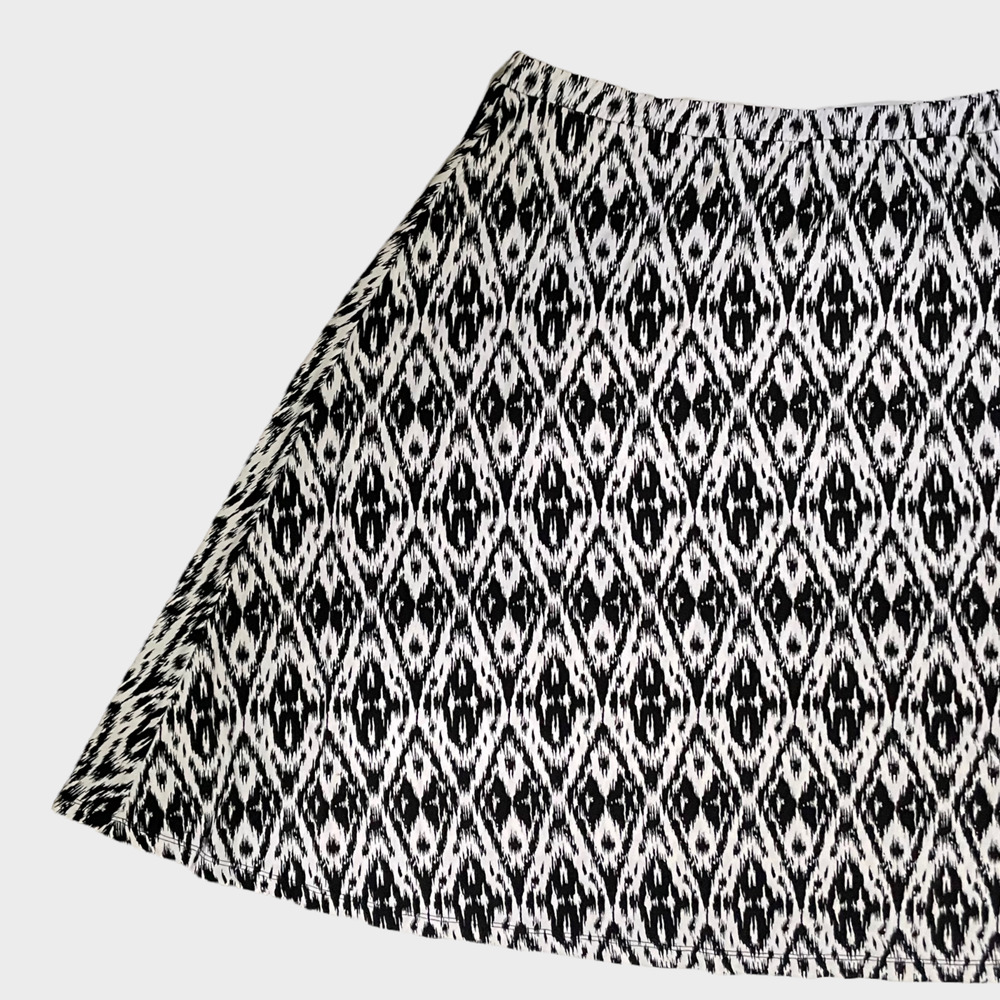 Avenue Women's Black & White Patterned Lightweight Stretch Full Skirt Size 18/20 - Picture 3 of 8